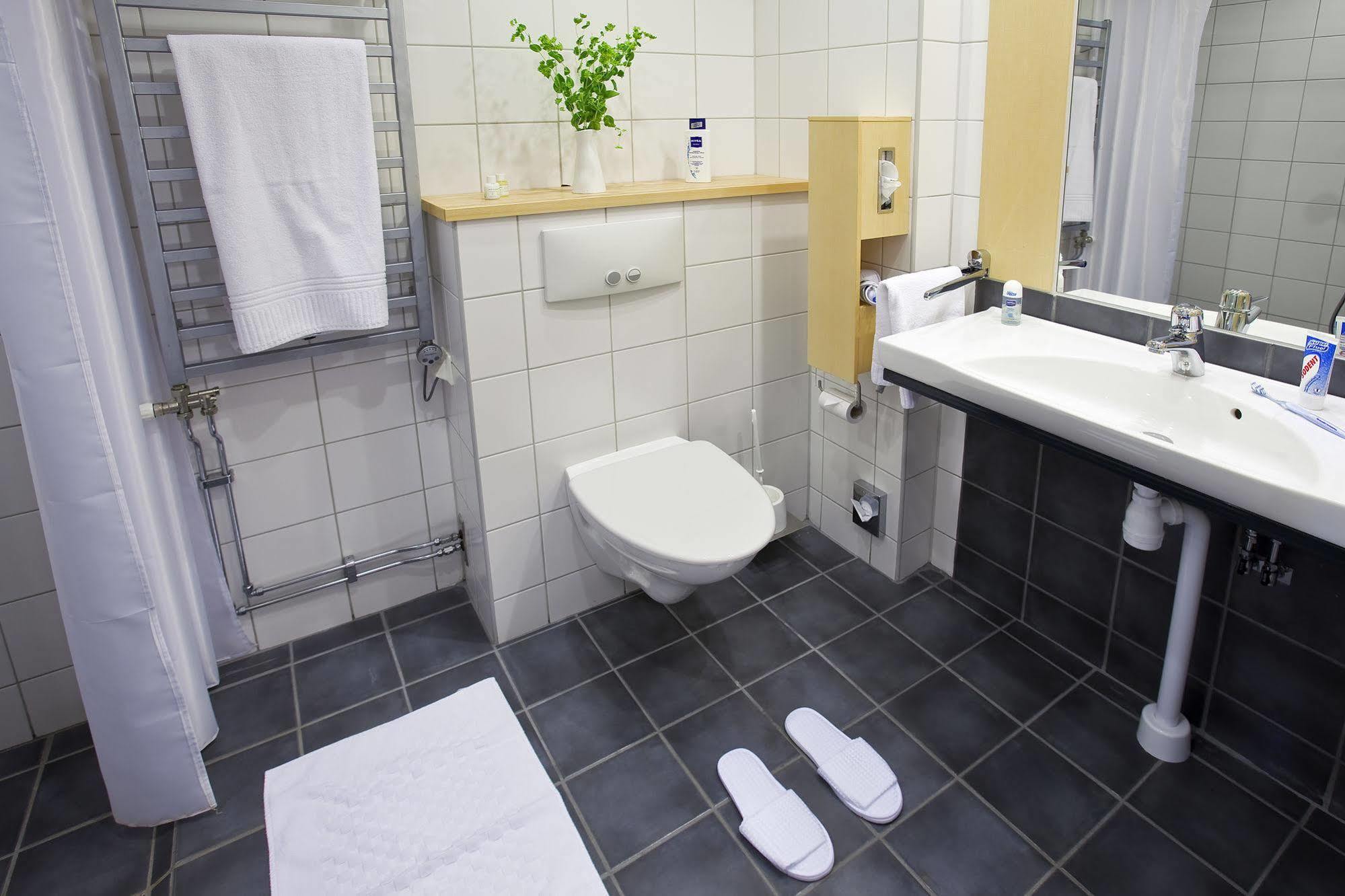 Djuroenaeset Hotell & Konferens Djurhamn المظهر الخارجي الصورة